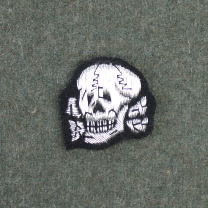 SS Officers Skull Cap Badge 2nd Pattern Embroidered in Silver Wire Bullion