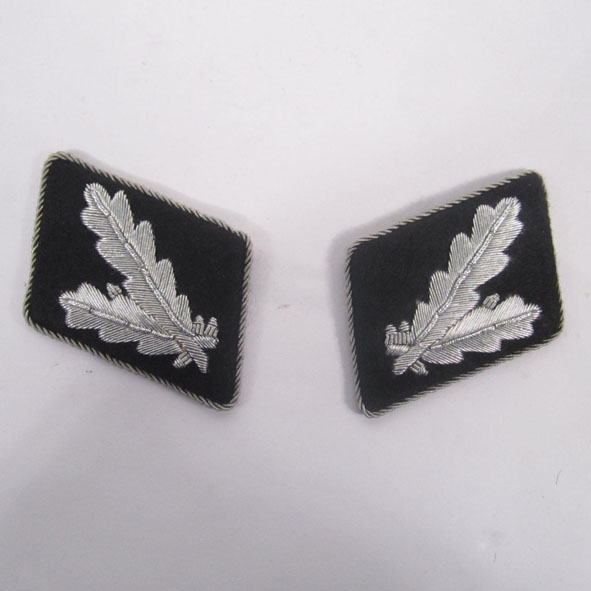 SS Oberfuhrer collar tabs